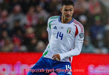 jiuyou九游娱乐-英超联赛中的知名足球运动员及其成就介绍